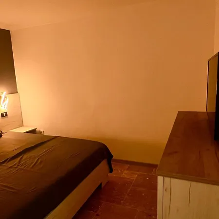 Gul Mona סאטורן