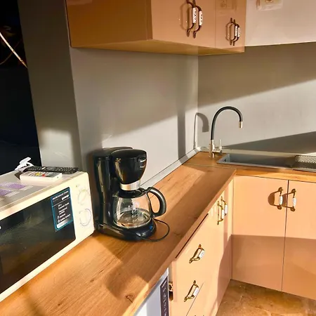 Gul Mona * סאטורן