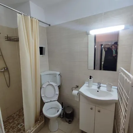 Gul Mona Сатурн